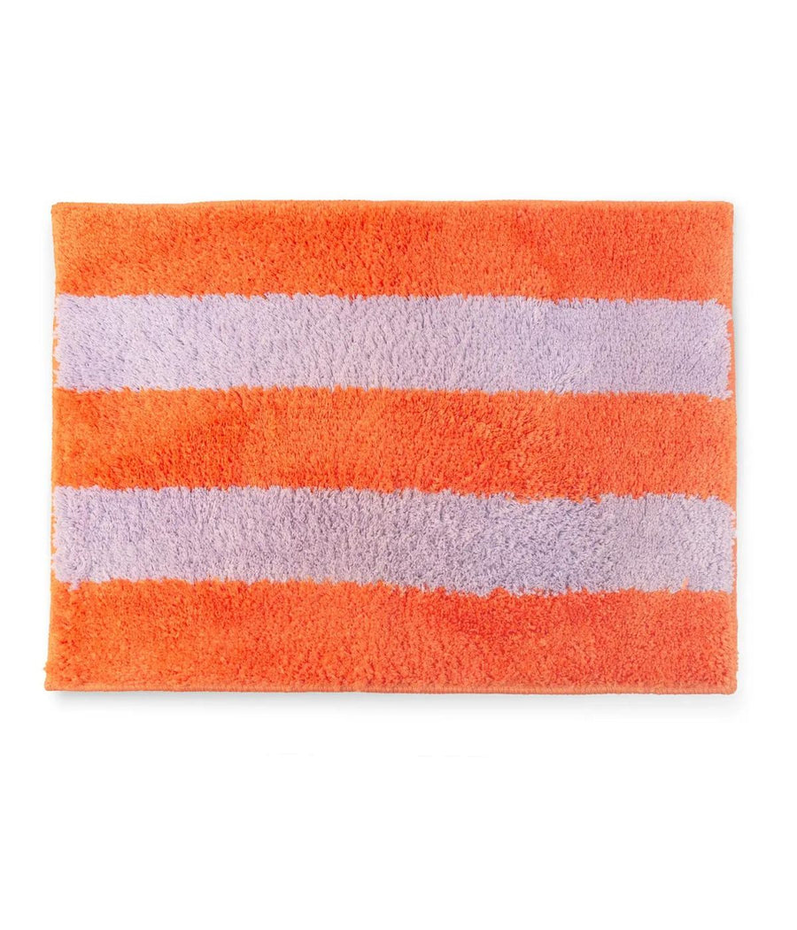 Tappeto da bagno soffice con righe orizzontali in tonalità di arancione e viola, progettato per offrire comfort e sicurezza con una base antiscivolo.